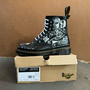 ◈ Dr. Martens 1460 Black Scribble Boots with white laces UK 8 EU 42 US M9/W10